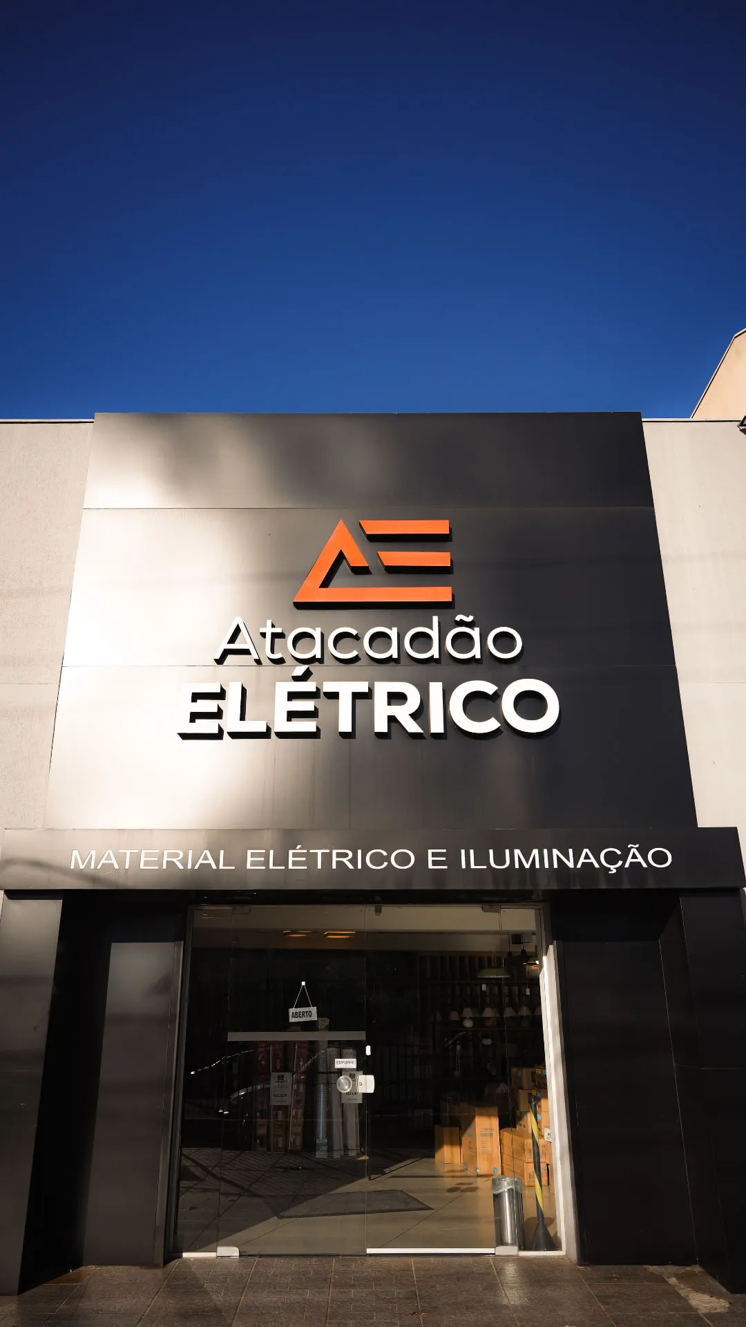 Fachada da loja Atacadão Elétrico em Canoas