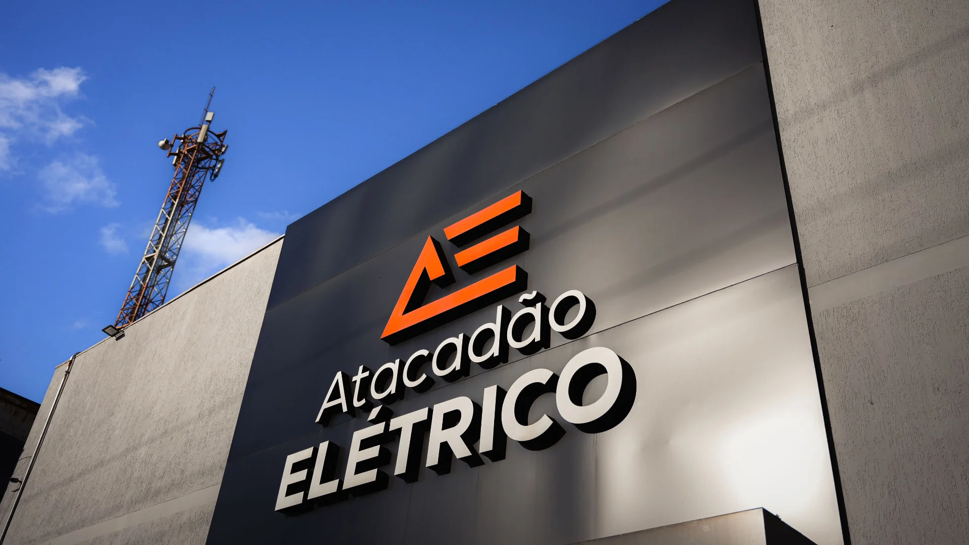 Fachada da loja Atacadão Elétrico em Canoas